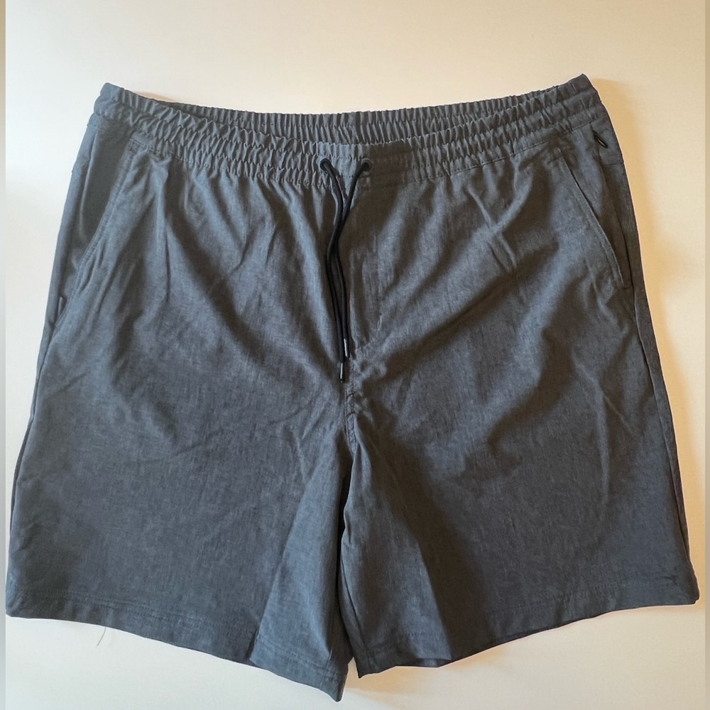 Men’s Old Navy stretch tech shorts